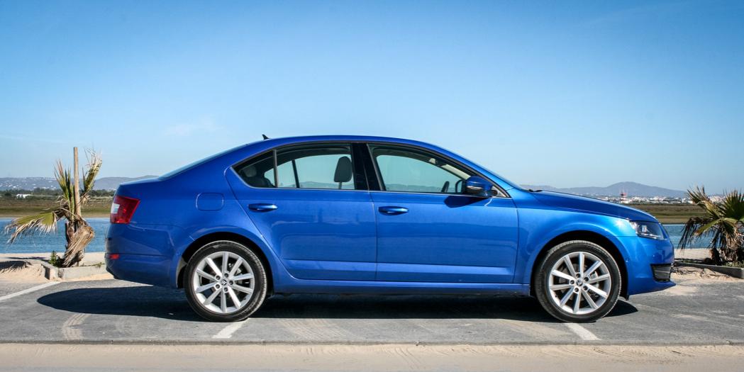 Skoda Octavia a7 темно синяя