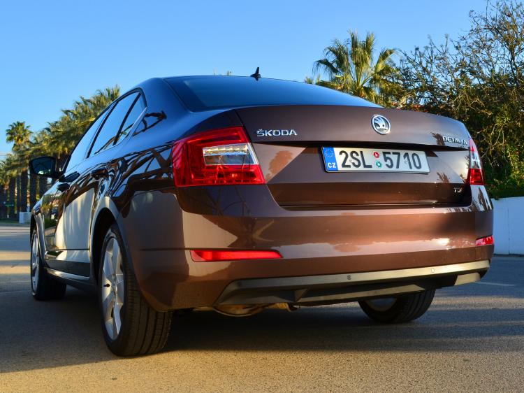 Skoda Octavia 2013  Topaz Brown () -  -