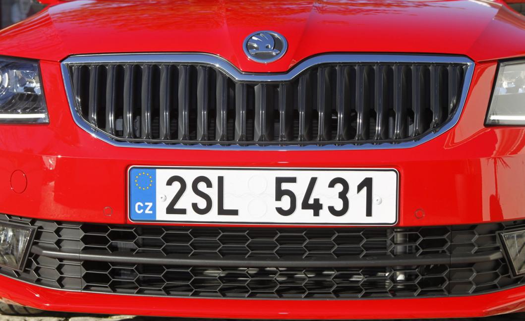 2013 skoda octavia red color  -   -  