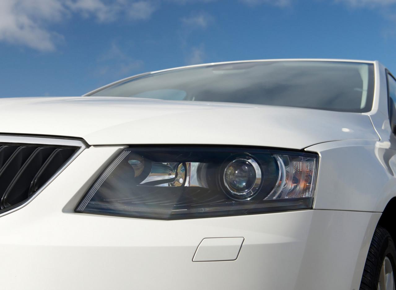 2013 skoda octavia white  -   -  