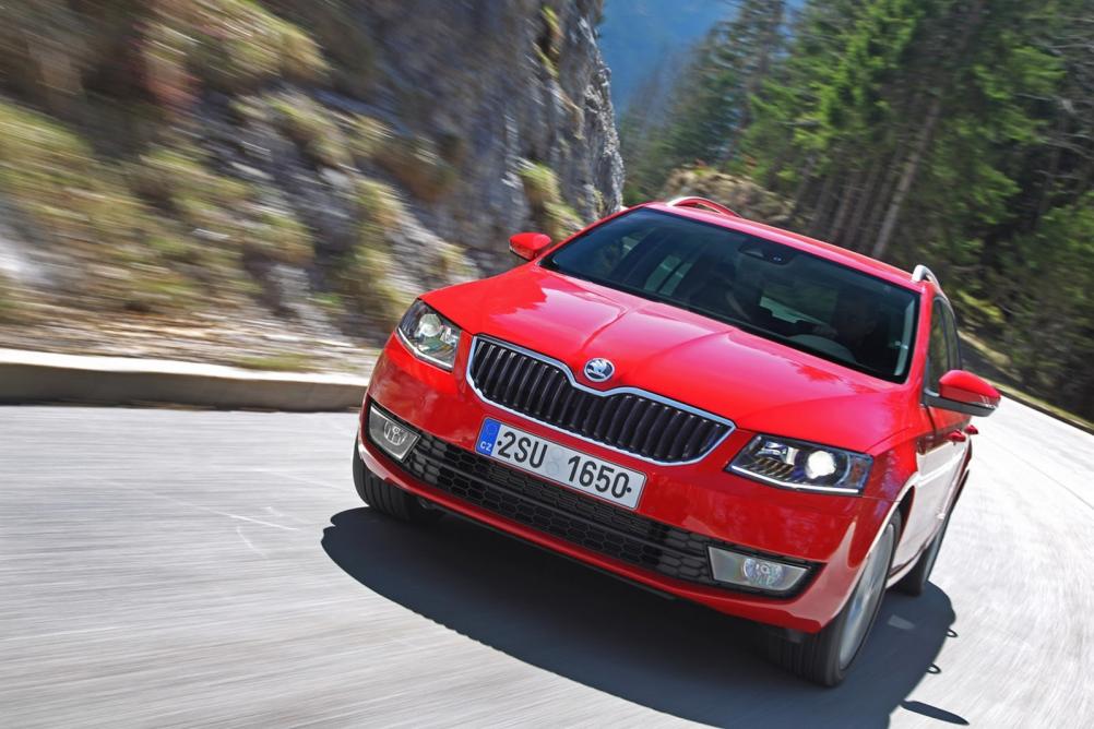 Skoda Octavia Combi 2013 -    (01)