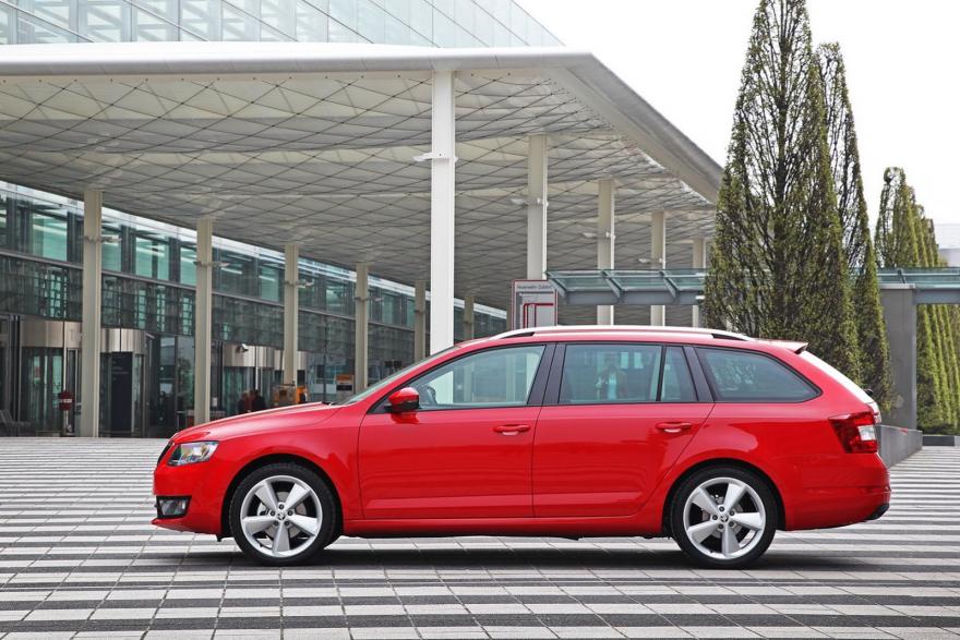 Skoda Octavia Combi 2013 -    (06)