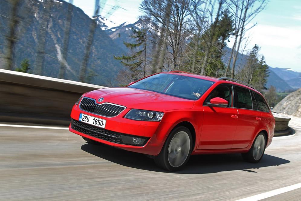 Skoda Octavia Combi 2013 -    (08)