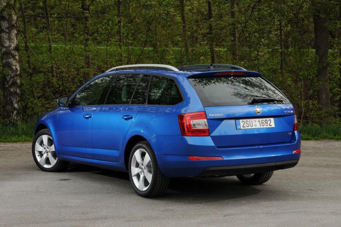 skoda Octavia - blue