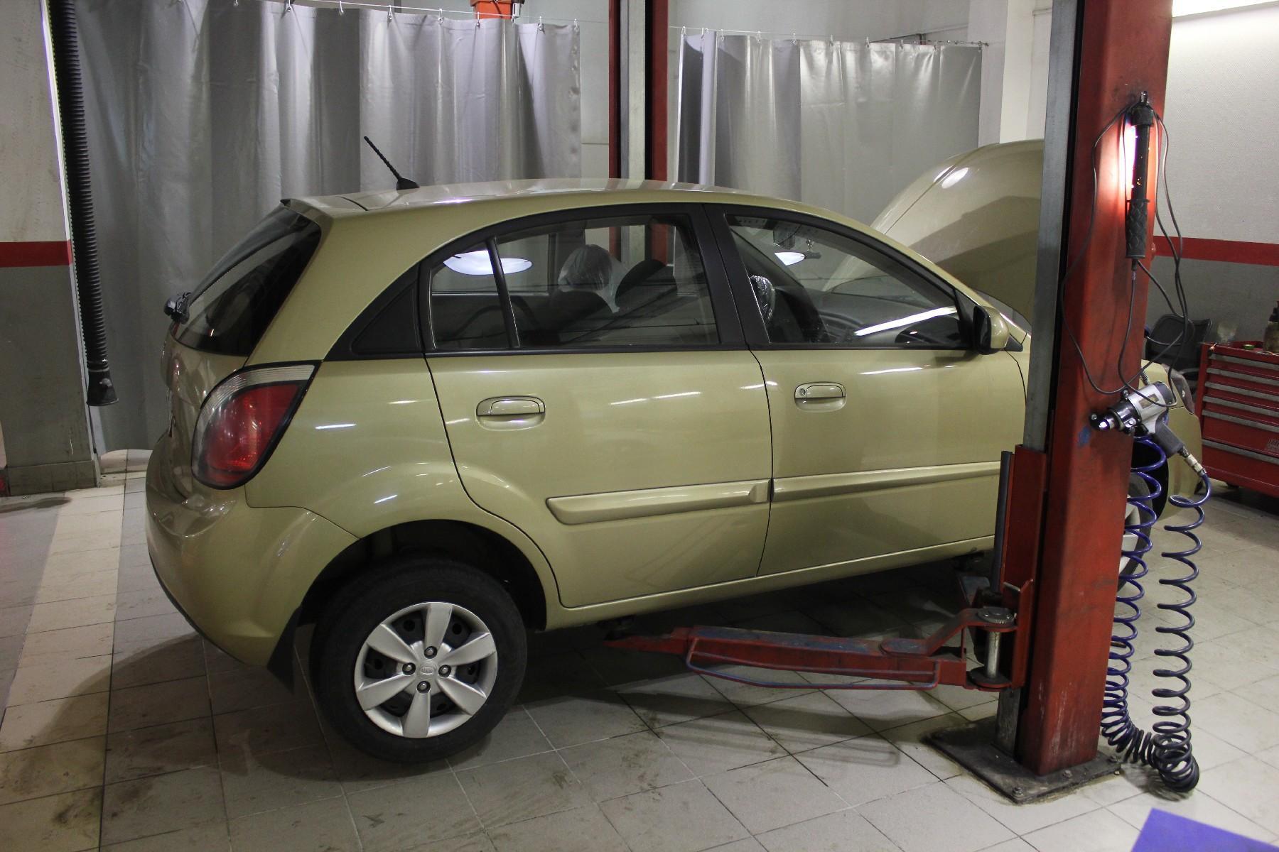 Kia Rio � �������� ������� � �����������
